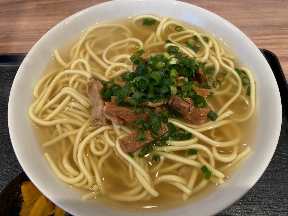 石垣島の食堂『オアシス』の八重山そば