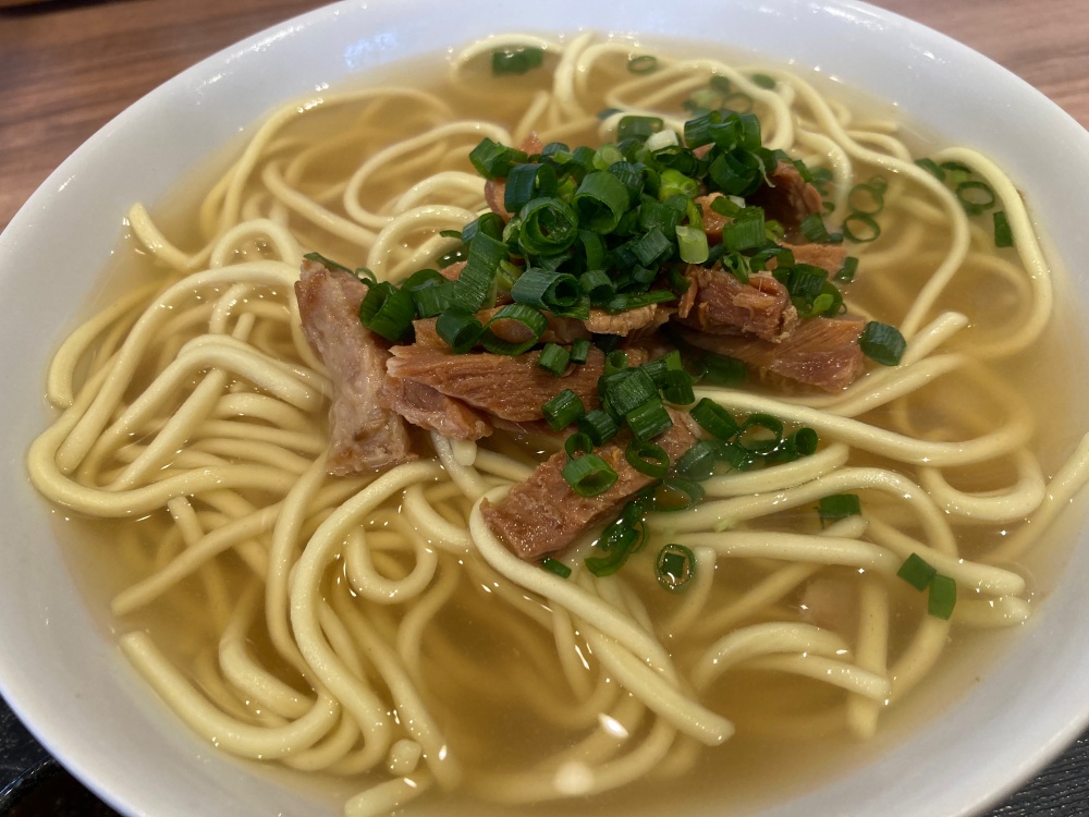 石垣島の食堂『オアシス』の八重山そば