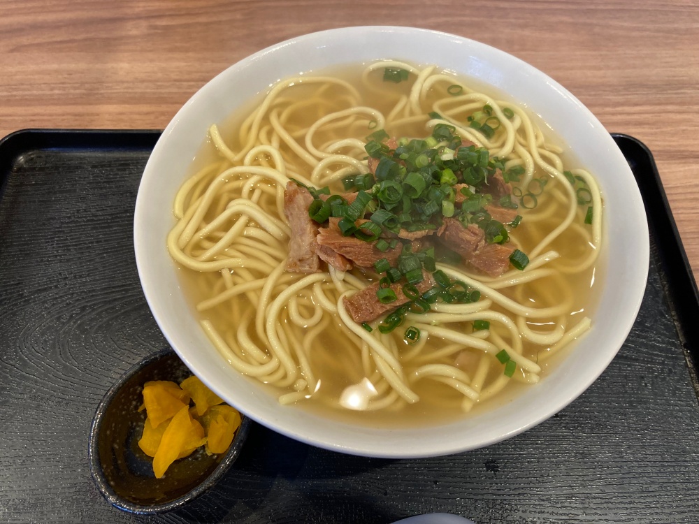 石垣島の食堂『オアシス』の八重山そば