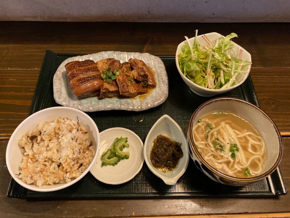 八重山そば 夢乃屋本店のラフテー定食