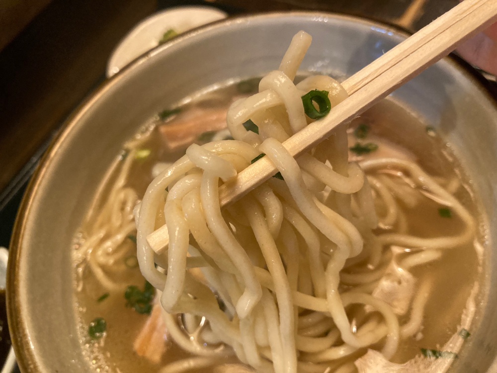 石垣島の『八重山そば 夢乃屋本店』の八重山そばセット