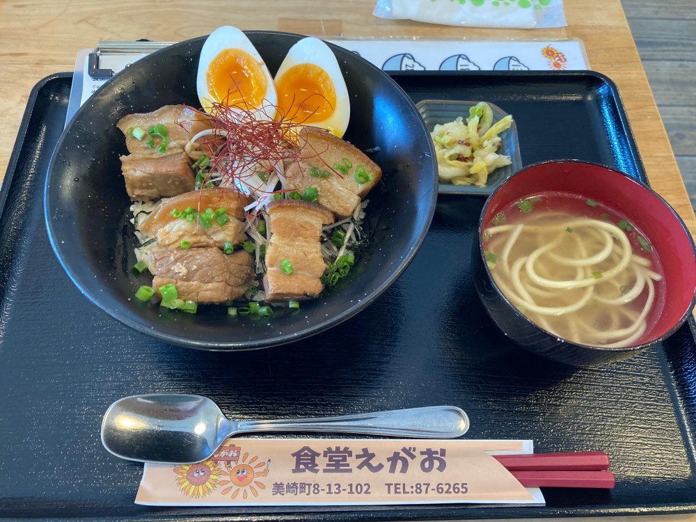 石垣島『食堂えがお』のラフテー丼