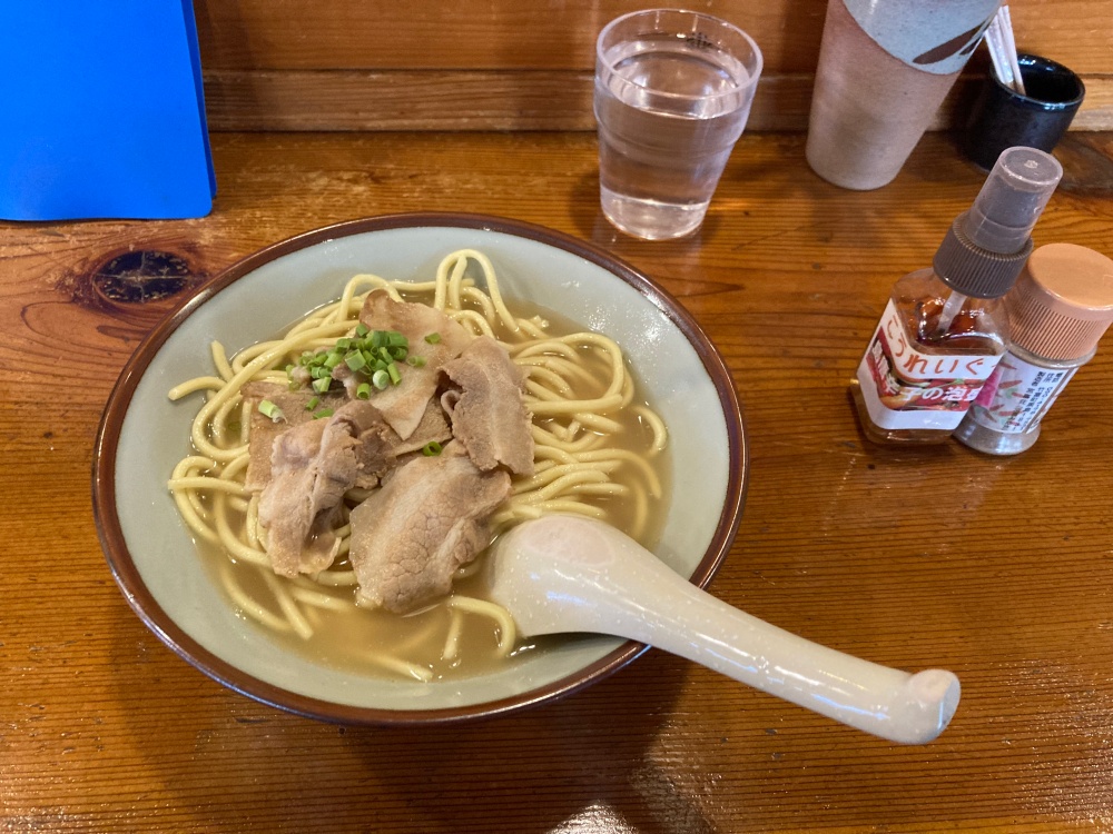 南の島(ぱいぬしま)の肉そば