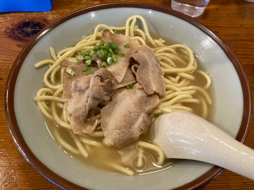 南の島(ぱいぬしま)の肉そば