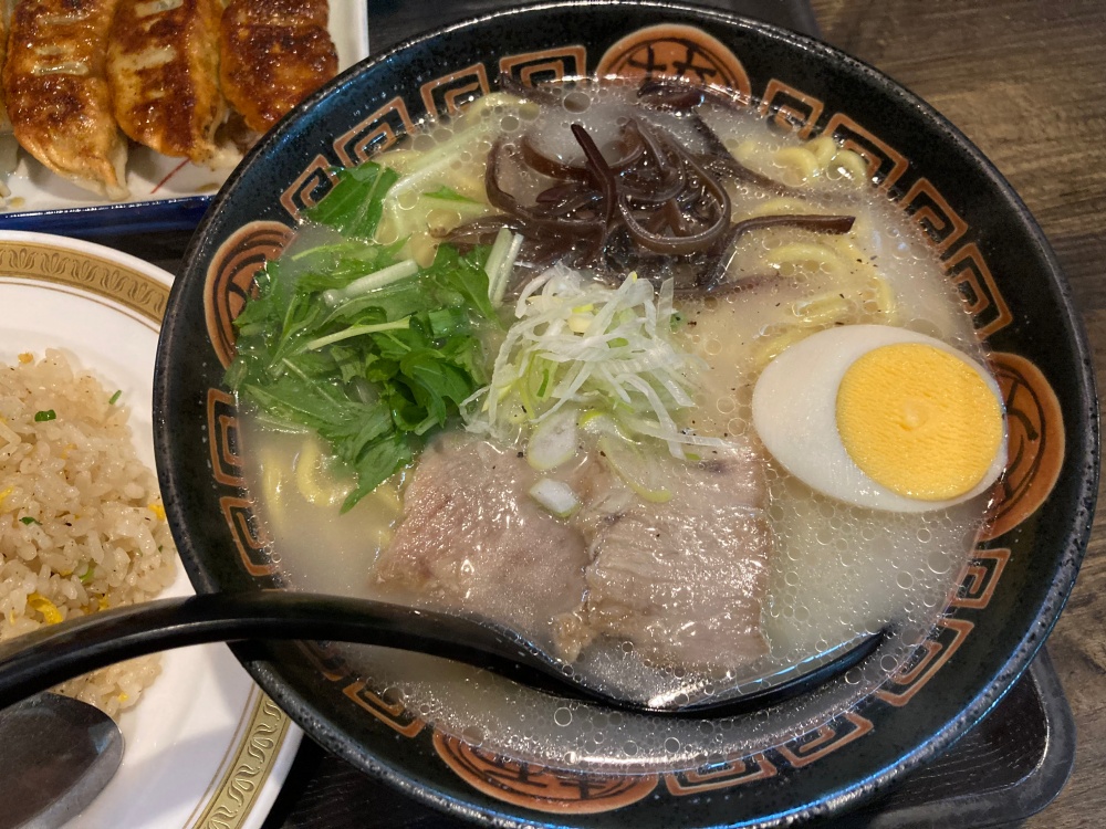 石垣島『らーめん パンダ食堂』のねぎ塩ラーメン三点セット