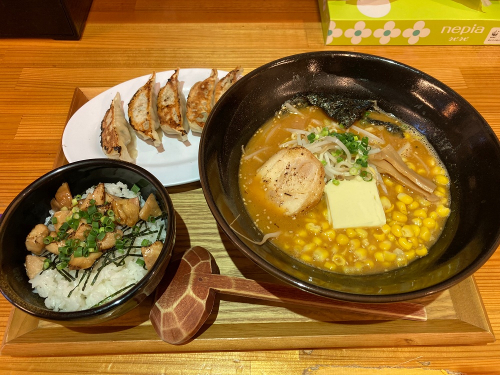 石垣島『石垣島 麺や とり次郎』の味噌バターラーメン