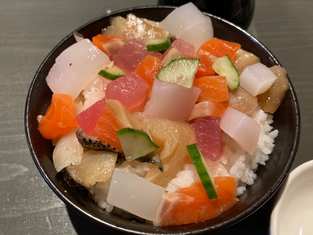 石垣島『家系ラーメン 矢吹家』のバラちらし丼