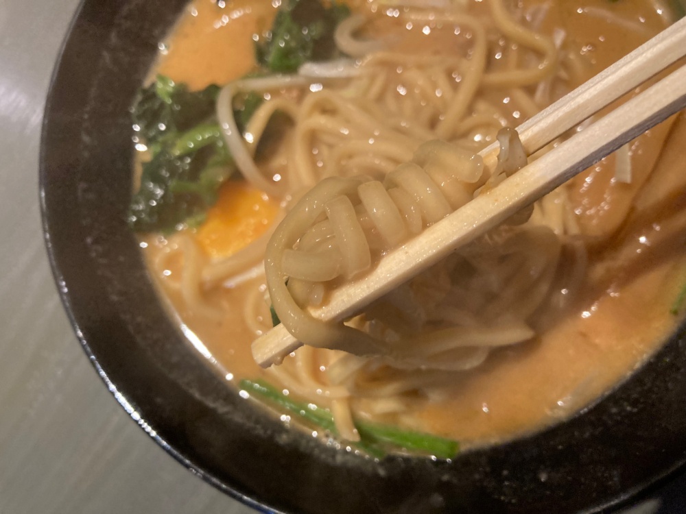 石垣島『家系ラーメン 矢吹家』の濃厚豚骨味噌ラーメン