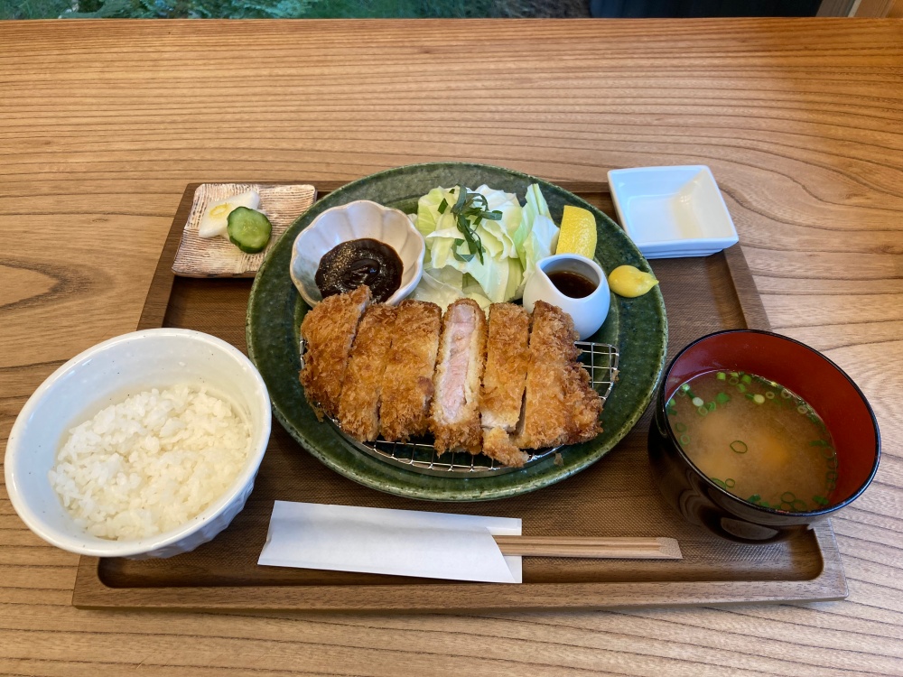 石垣島のとんかつ専門店『やえかつ』のロースかつ定食