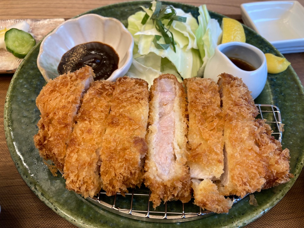 石垣島のとんかつ専門店『やえかつ』のロースかつ定食