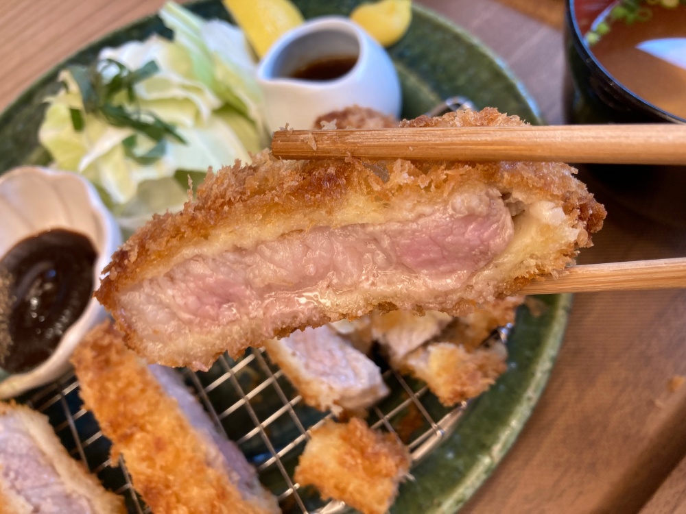 石垣島のとんかつ専門店『やえかつ』のロースかつ定食